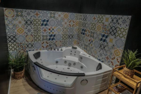 Loving House Jaccuzzi Mirepoix